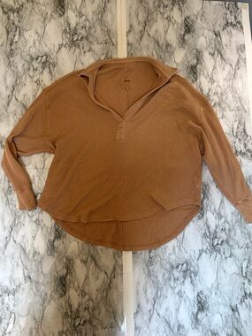 aerie Waffle-Knit Henley Pullover in Camel Brown size L 60% cotton